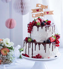Vanille-Nuss-Hochzeitstorte mit Schokodripping