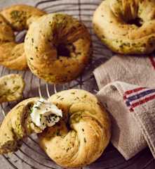 Dinkel-Kräuter-Kringel