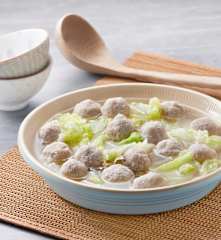 Bola Daging Babi dengan Sawi