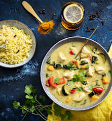 Złoty ryż z indykiem i warzywami