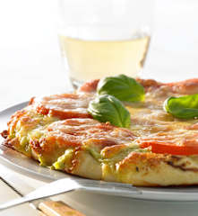 Pizza Bianco mit Pesto und Mozzarella