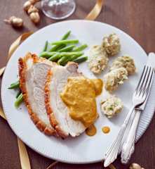 Krustenbraten mit Bohnen und Brotnocken