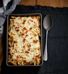 Massa com fiambre, presunto e milho