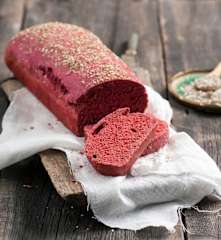 Chlebek buraczany z za'atarem