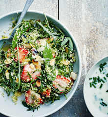 Salade verte aux fraises