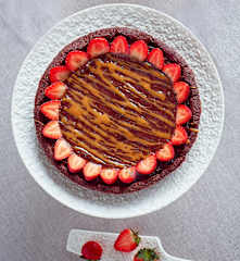 Crostata al cioccolato e salsa al caramello