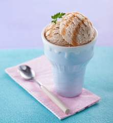 波本冰淇淋佐奶油焦糖醬