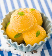 Sorvete de laranja e manga