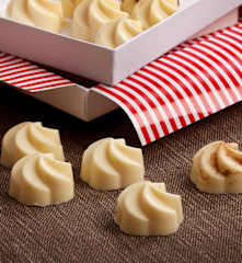 Bon bon al cioccolato bianco
