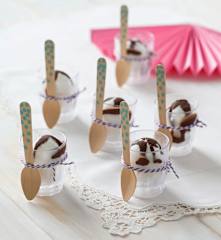 Coconut vanilla sorbet with magic chocolate topping