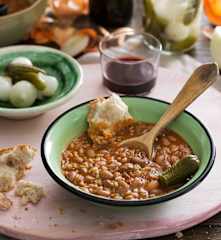 Judías pintas estofadas con arroz y verduras en cocción lenta