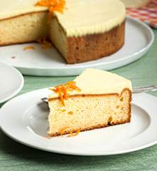 Bizcocho esponjoso con cobertura de queso y naranja (sin lactosa)