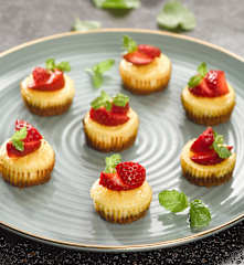 Mini cheesecaky s jahodami