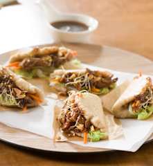 Bao buns sin gluten con pollo en salsa hoisin