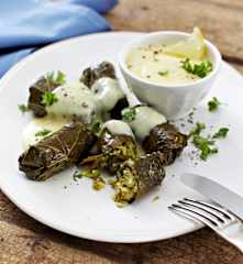 Gefüllte Weinblätter mit Zitronensauce