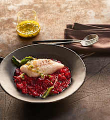 Rote-Bete-Risotto mit Kabeljau und Meerrettichöl