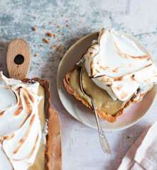Tarte à la rhubarbe meringuée