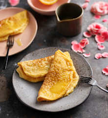 Crepes com molho de laranja