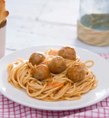 Espaguetis con albóndigas (La dama y el vagabundo)