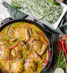 Pollo al curry de coco con arroz de coliflor