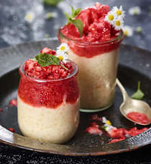 Tapiokový puding s jahodovou granitou