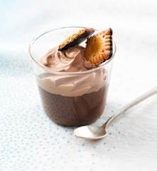 Mousse al cioccolato fondente e caramello