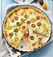 Tarte mit Bacon und Käse-Kräuter-Füllung