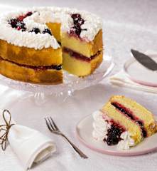 Chiffon cake ai frutti di bosco