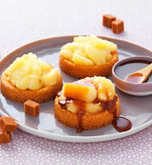 Tartelettes aux sablés bretons, pommes et caramel beurre salé