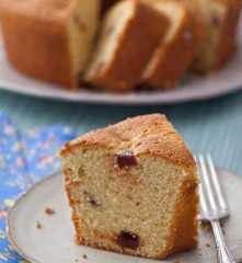 Bolo de fubá com iogurte e goiabada