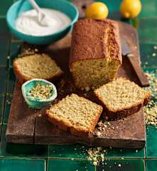 Bolo de curgete, limão e pistácio