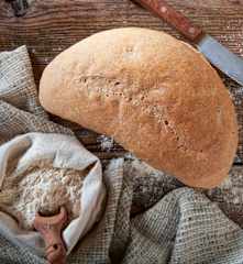 Mezzaluna di pane al farro