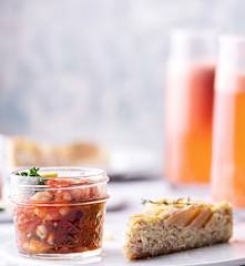 Aperitivos para 4: Quiche de queijo e pera, mini-cocktail de camarão e ponche de Prosecco