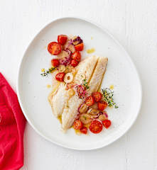 Scorfano con cipolle e pomodorini sottovuoto