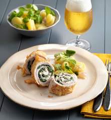 Mühlviertler Bierschnitzel mit Erdäpfel-Vogerlsalat