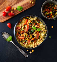 Cous cous con dadolata di verdure e ceci
