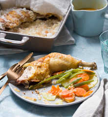 Muslos de pollo a la sal con salsa de cacahuete