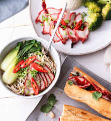 1 receta, 3 platos: Bocadillo de char siu. Char siu con noodles y pak choi. Char siu con arroz y brócoli