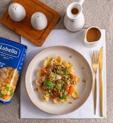 Kurczak w sosie orzechowym z makaronem