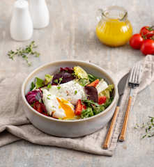 Jajka w koszulce w koszyczku