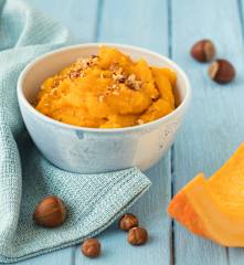 Kürbispüree mit Kokosmilch und Haselnüssen