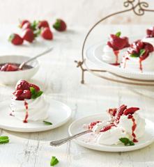 Fresas al Oporto en nidos de merengue