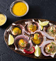 Vieiras con dos salsas