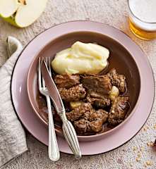 Falda estofada con manzana y canela en cocción lenta