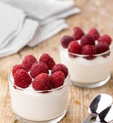 Mousse allo yogurt greco e lamponi