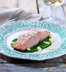 Trancio di salmone, spinaci e mandorle (senza glutine)