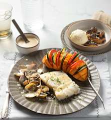 Menu: Bacalhau fresco com amêijoas e batata-doce assada e Pera com chocolate