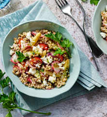 Buchweizen-Salat mit Spargel und Feta
