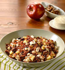 Insalata di riso rosso e mele