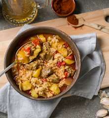 Patatas guisadas con carrilleras en cocción lenta